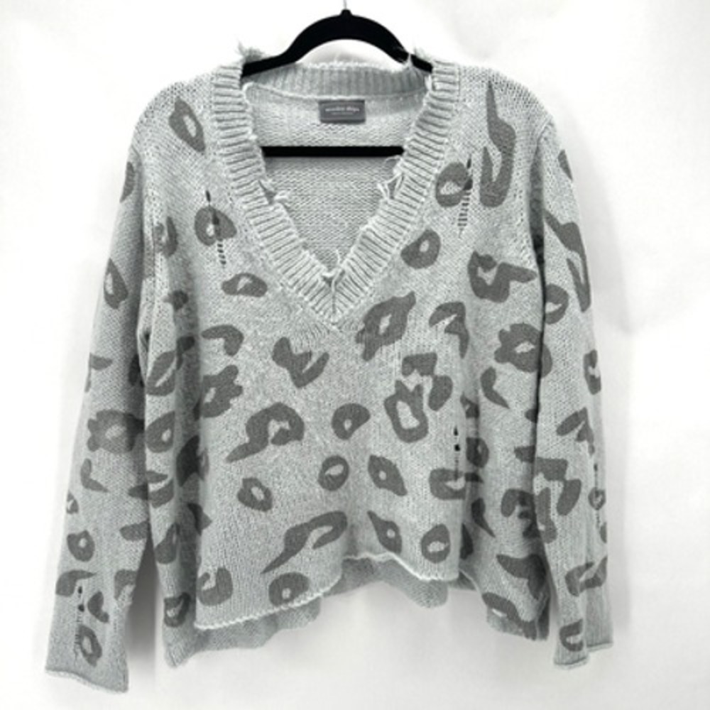 WOODEN SHIPS Distressed Leopard Print V-Neck Sweater Grey Size S/M Shabby Chic - Picture 2 of 10
